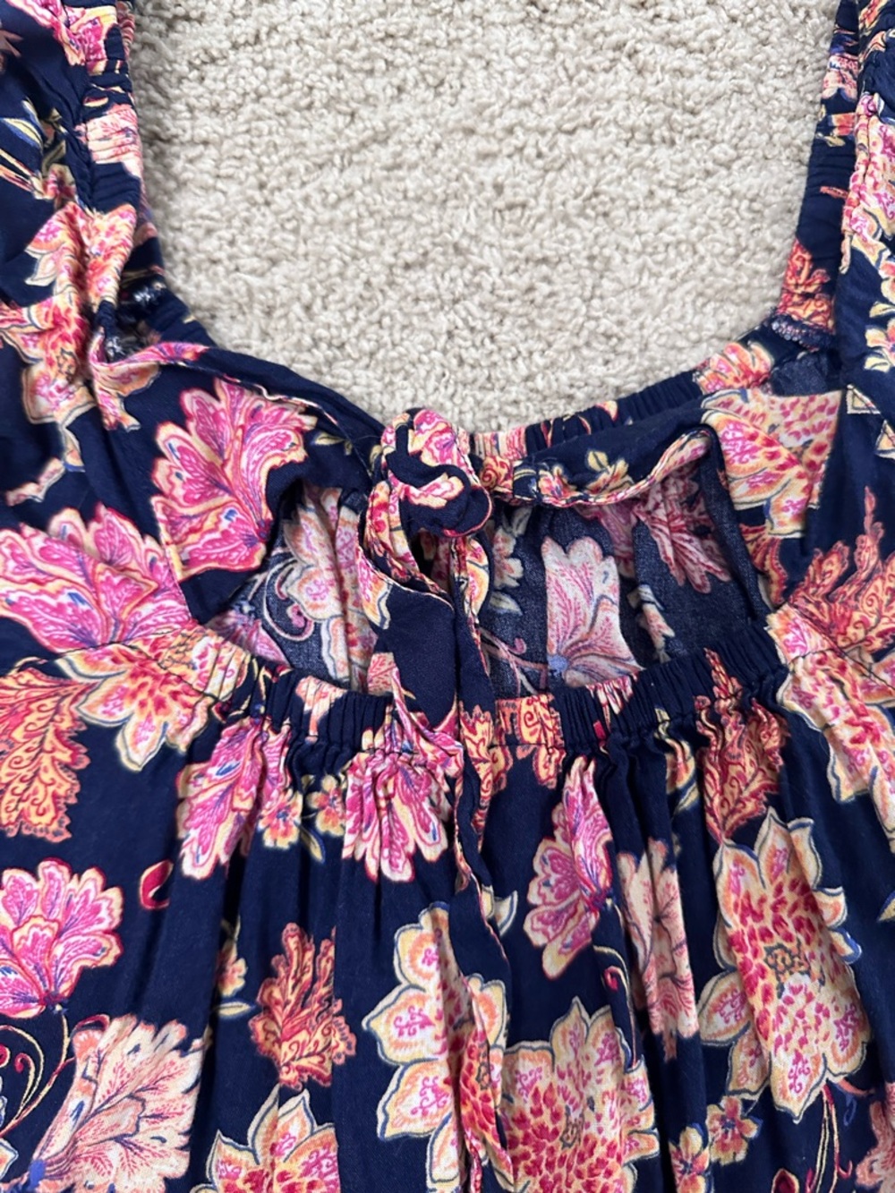 Old Navy Navy Floral Ruffle Strap Camisole - Picture 3 of 4